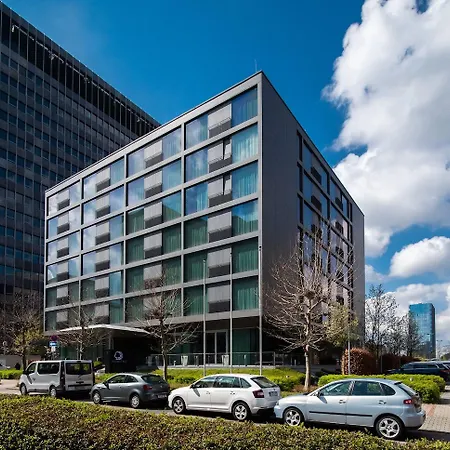 Doubletree By Hilton Frankfurt Niederrad فندق