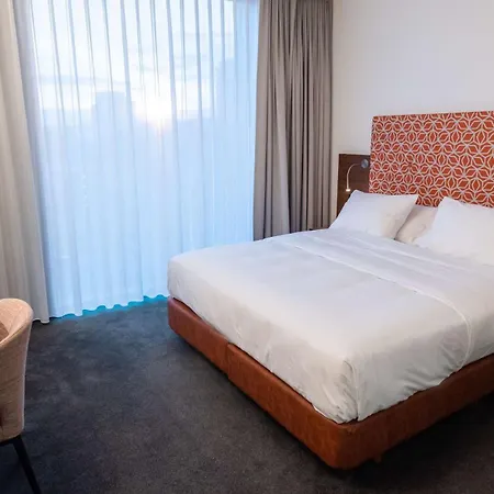 Doubletree By Hilton Frankfurt Niederrad فندق 4*