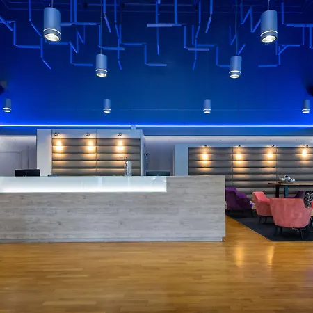 Doubletree By Hilton Frankfurt Niederrad فندق