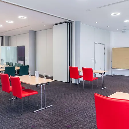 Doubletree By Hilton Frankfurt Niederrad فرانكفورت