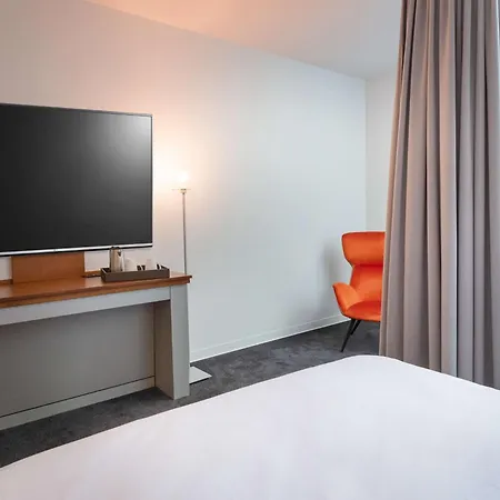 Hotell Doubletree By Hilton Frankfurt Niederrad 4*