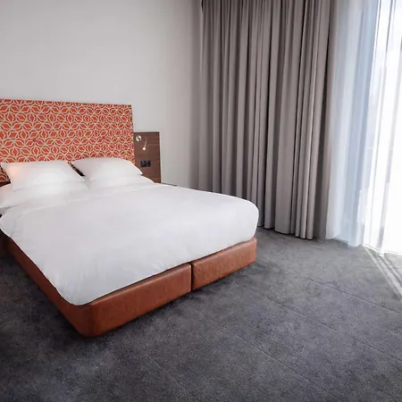 Szálloda Doubletree By Hilton Frankfurt Niederrad 4*