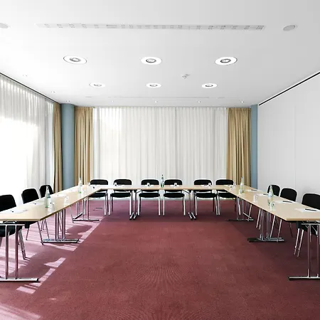 Hotell Doubletree By Hilton Frankfurt Niederrad 4*